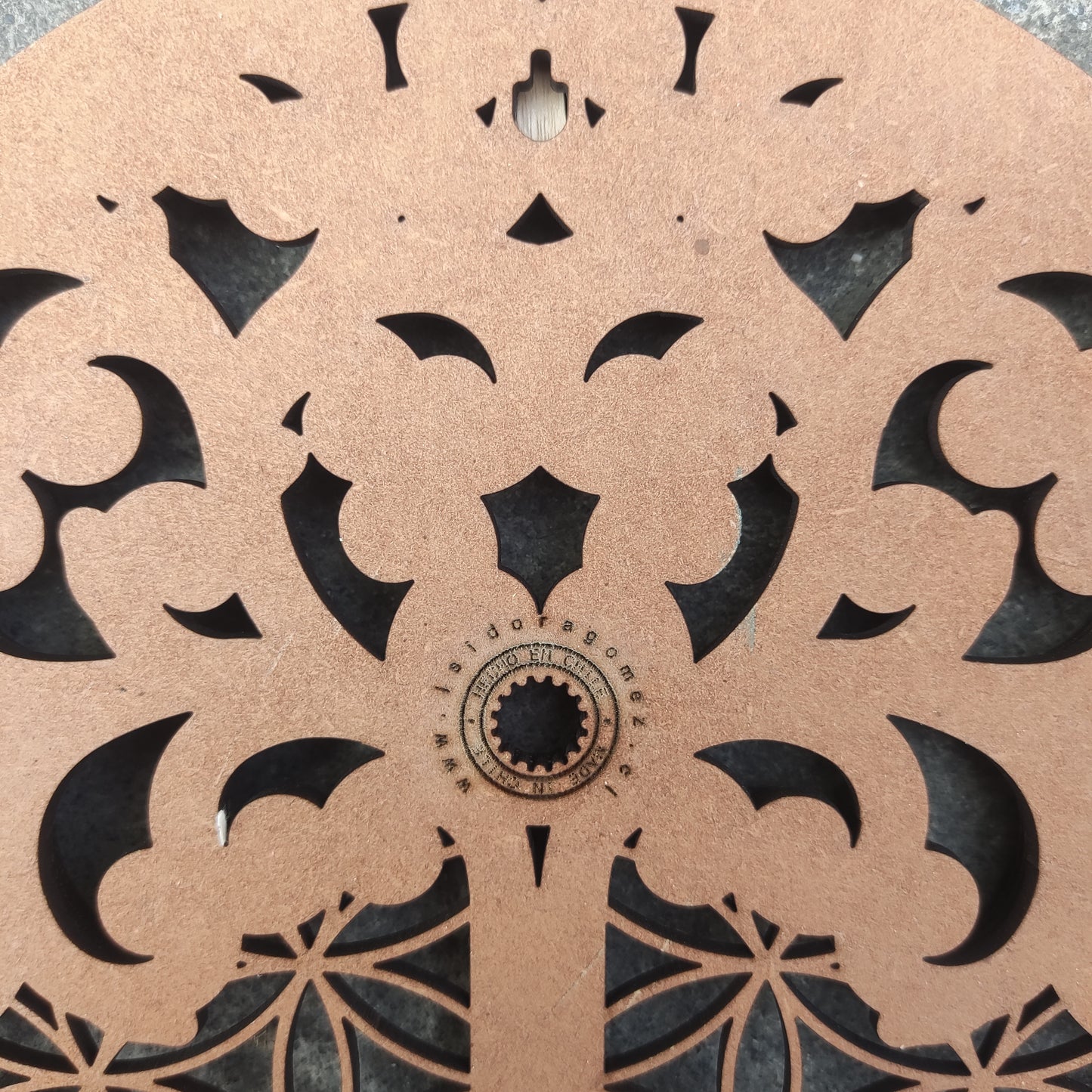 Mural El Código de la Vida Marrones